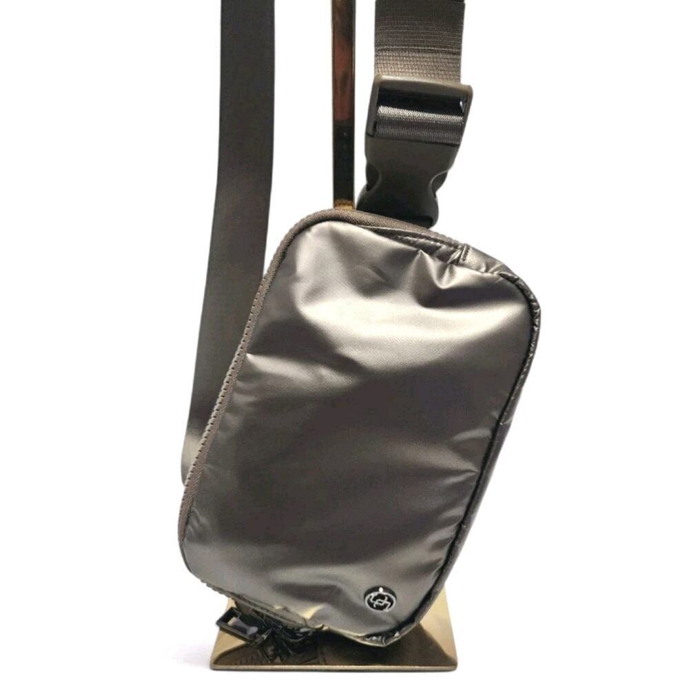 Chico's Everywhere Crossbody Belt Bag Bronze Small On-The-Go Fanny Pack Purse - Picture 2 of 9